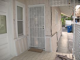 1 Bedroom, 1 Bathroom Duplex Home with Wood Flooring in Los Angeles, CA (Photo 12 of 12)