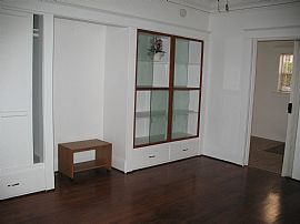 1 Bedroom, 1 Bathroom Duplex Home with Wood Flooring in Los Angeles, CA (Photo 3 of 12)