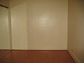 1 Bedroom, 1 Bathroom Duplex Home with Wood Flooring in Los Angeles, CA (Photo 9 of 12)