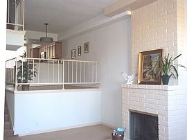 Amazing 2 Bedroom Tri-Level Townhouse  with New Carpeting in Encino, CA (Photo 4 of 4)