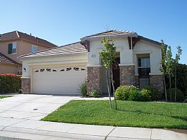 Incredible 3 Bedroom Home in Lincoln Crossing in Lincoln, CA