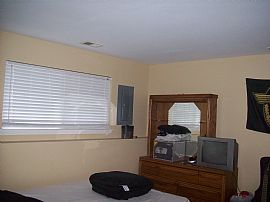 Nice 2 BR Cranberry Lakes Townhouse with Basement  in Hainesville, IL (Photo 3 of 6)