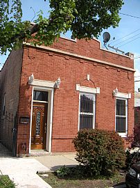 2 Bedroom Home in Bridgeport with Hardwood Floors in Chicago, IL (Photo 2 of 3)