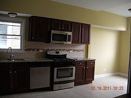 3 Bedroom Apartment with Brand New Appliances in Chicago, IL (Photo 3 of 6)