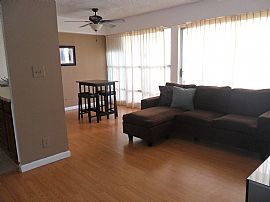 Renovated One Bedroom Apartment - Five Minutes to Beach  in Honolulu, HI (Photo 5 of 6)