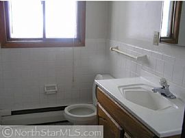 2 BR Apartment in 4 Plex Near Northtown Mall in Coon Rapids, MN (Photo 2 of 3)