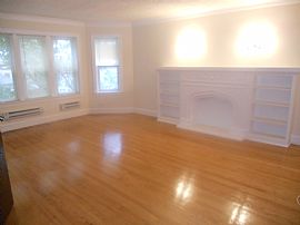 Exquisite 1 Bedroom Apartment with Hardwood Floors in Chicago, IL