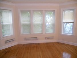 Exquisite 1 Bedroom Apartment with Hardwood Floors in Chicago, IL (Photo 2 of 10)