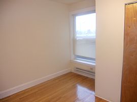 Exquisite 1 Bedroom Apartment with Hardwood Floors in Chicago, IL (Photo 3 of 10)