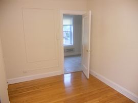Exquisite 1 Bedroom Apartment with Hardwood Floors in Chicago, IL (Photo 4 of 10)