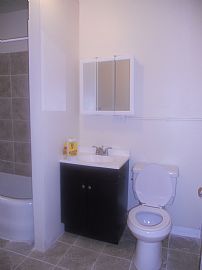 Exquisite 1 Bedroom Apartment with Hardwood Floors in Chicago, IL (Photo 5 of 10)