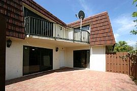 2bd/2ba with Den! Updated Kitchen with Granite!! in Boca Raton, FL (Photo 2 of 5)