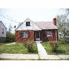 Nice and Clean 2 Bedroom Home in Avondale in Burnet Woods, OH