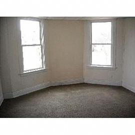 Large 3 Bedroom, 1.5 Bath 2nd Floor Apt in Cincinnati, OH (Photo 3 of 5)