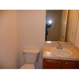 Beautiful Condo with 2 Master Suites in Columbus, OH (Photo 3 of 5)