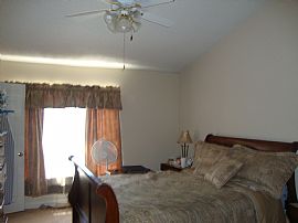 Spacious 2 BR Townhome with Finished Basement in Windsor Mill, MD (Photo 7 of 12)