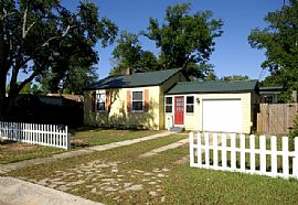 Roomy Mid-Town Home Available with Free Rent Deal Included! in Pensacola, FL