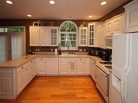 Beautiful 3 Bedroom Home with Beautiful View in Batavia, OH (Photo 2 of 5)