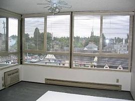 2bed/1bath in Seattle, Pets Ok, W/d, Deck, A/c in Seattle, WA (Photo 2 of 5)