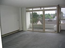 2bed/1bath in Seattle, Pets Ok, W/d, Deck, A/c in Seattle, WA (Photo 3 of 5)