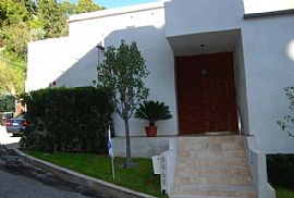 Hollywood Hills Modern Home with Views in West Hollywood, CA (Photo 7 of 12)