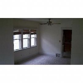 Single Family Residence in Racine, WI (Photo 2 of 5)