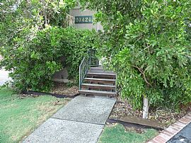 Spacious 1 Bedroom Apartment with Private Entry!! in Sunland, CA