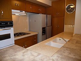 Spacious 1 Bedroom Apartment with Private Entry!! in Sunland, CA (Photo 2 of 4)
