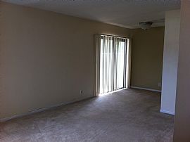 1 Br, 1.5 Ba Townhouse Near Beaches! in Seminole, FL (Photo 4 of 6)