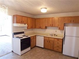 2bed/1bath in Redmond, Parking,New Carpet, Cats Ok in Adelaide, WA (Photo 2 of 5)