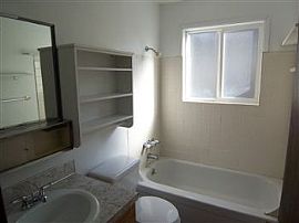 2bed/1bath in Redmond, Parking,New Carpet, Cats Ok in Adelaide, WA (Photo 5 of 5)