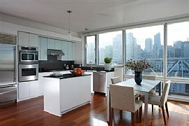 Stunning 2 Bedroom, 2 Bath Home with Unparalleled Views in San Francisco, CA (Photo 5 of 12)