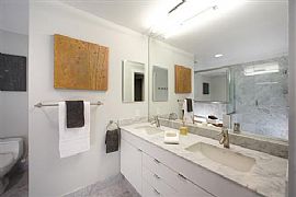 Stunning 2 Bedroom, 2 Bath Home with Unparalleled Views in San Francisco, CA (Photo 8 of 12)