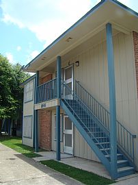 Tastefully Renovated 2 BR, 2 BA Apartment with Fireplace in Baton Rouge, LA