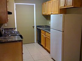 Tastefully Renovated 2 BR, 2 BA Apartment with Fireplace in Baton Rouge, LA (Photo 2 of 2)