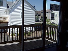 2 Bedroom Townhouse Near Forest Preserve Trails in Volo, IL (Photo 4 of 10)