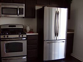 2 Bedroom Townhouse Near Forest Preserve Trails in Volo, IL (Photo 7 of 10)