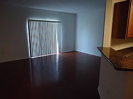 3 Bedroom, 2.5 Bath Condo with 1 Car Garage in Saint Petersburg, FL (Photo 2 of 3)