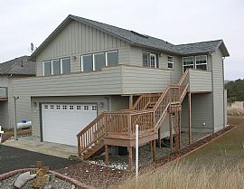 2 Bedroom, 2 Story Vacation Home at Seaview in Grays Harbor   in Westport, WA