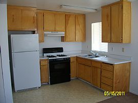 Newly Remodeled 2 Bedroom Apartments Near School in Joshua Tree, CA (Photo 2 of 3)