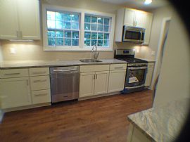 2 BR, 1 BA Apartment on Pembroke Ave. with Updated Kitchen  in Great Neck, NY (Photo 2 of 9)