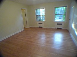 2 BR, 1 BA Apartment on Pembroke Ave. with Updated Kitchen  in Great Neck, NY (Photo 6 of 9)