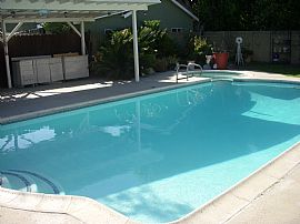 1 Bedroom in 2 BR, 1 BA For Rent Near CSULB and LBCC  in Bellflower, CA