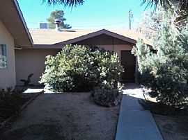 2 BR Home Near Stores with Awesome Patio!! in Yucca Valley, CA