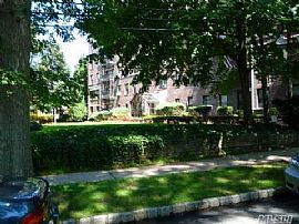 Wonderful Studio Apartment in The Heart of Great Neck in Great Neck, NY (Photo 12 of 12)