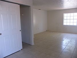 Great 2/1 Unit Newly Renovated and Ready For Move-In! in Tampa, FL (Photo 3 of 5)
