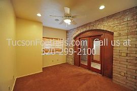 2bd + Den + Retreat/2 Ba Home in Tucson, AZ (Photo 5 of 5)