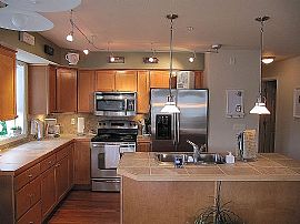 Luxury 2 BR, 2 BA Condo with Tons of Community Features in Puyallup, WA