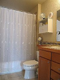 Luxury 2 BR, 2 BA Condo with Tons of Community Features in Puyallup, WA (Photo 5 of 11)