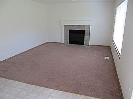 Spacious 4 BR Home with All Appliances Kitchen Included in Spanaway, WA (Photo 3 of 6)